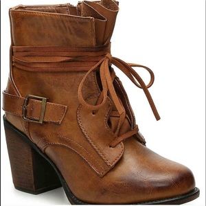 Celebrity pink duke bootie